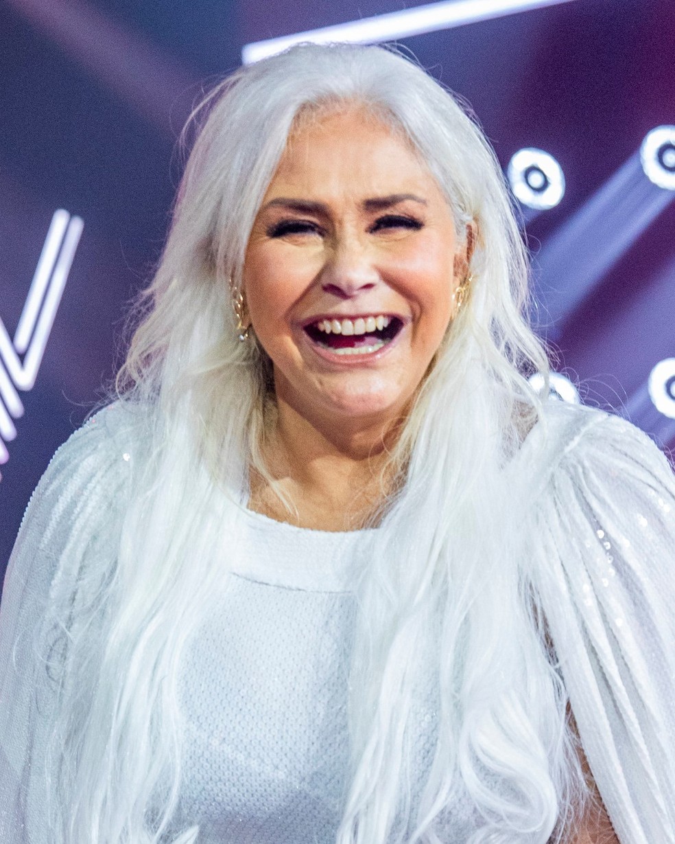 Guia completo: Como fazer a transição para o cabelo grisalho sem erro