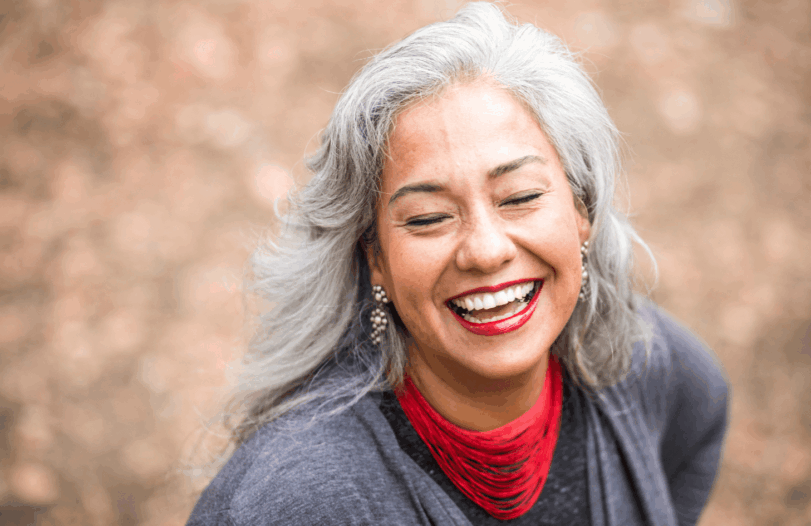 Cabelo branco e frizz: dicas para ter fios macios e brilhantes