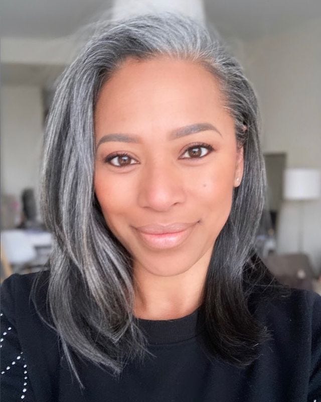 Cabelo branco e frizz: dicas para ter fios macios e brilhantes