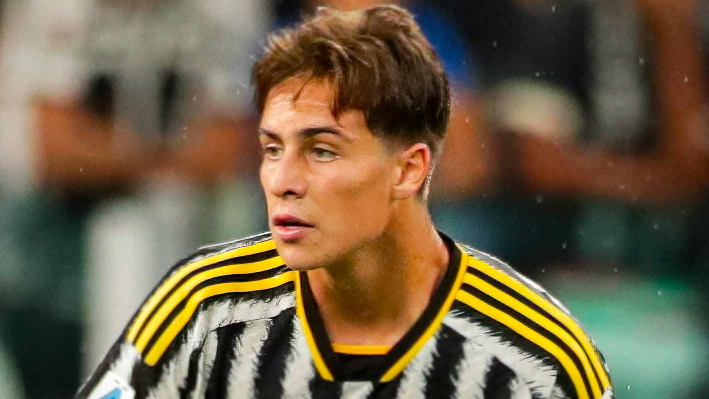 Produtos essenciais para o cabelo ondulado masculino estilo Kenan Yıldız