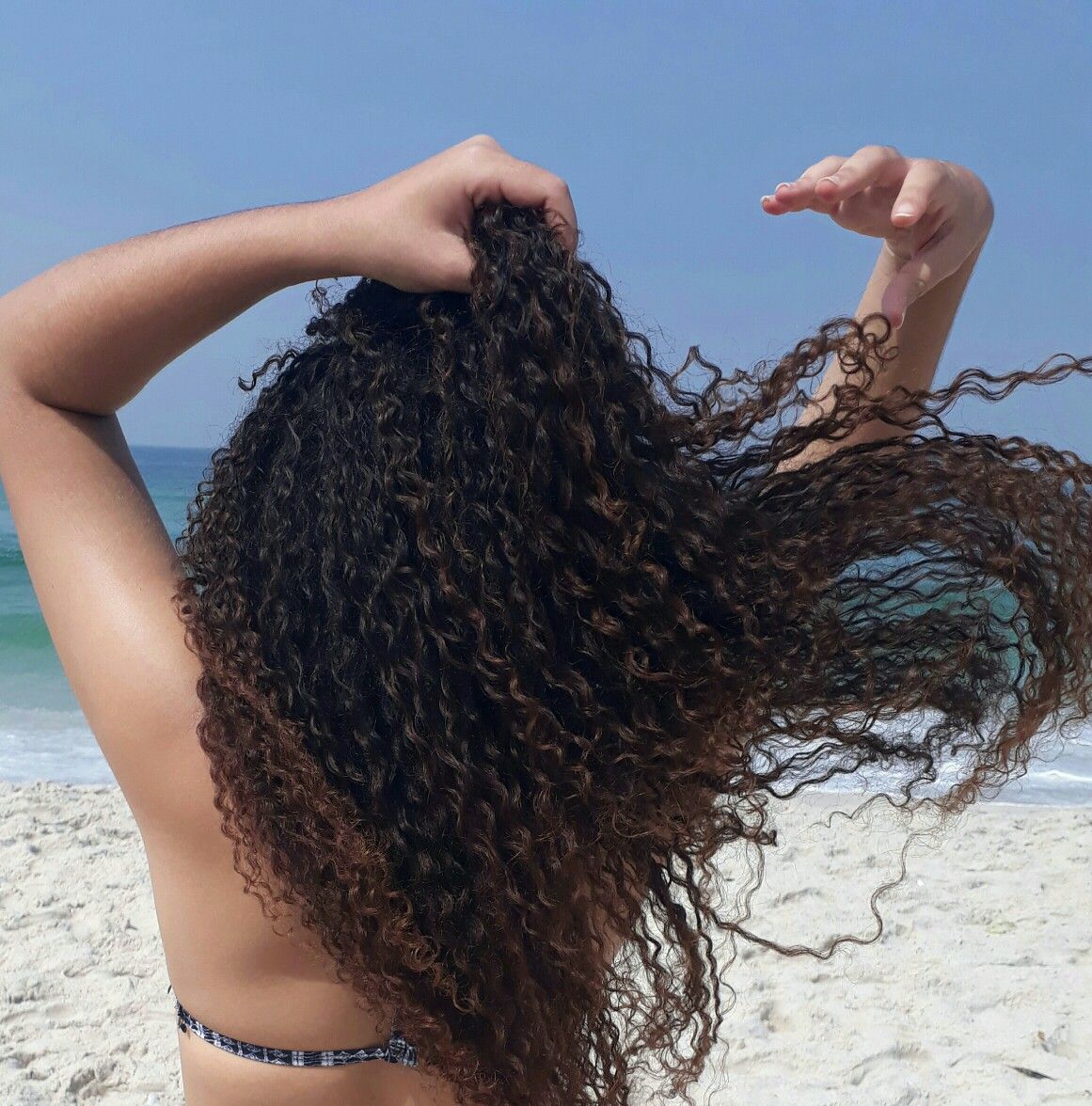 Guia Completo de Cortes em Camadas para Cabelos Cacheados