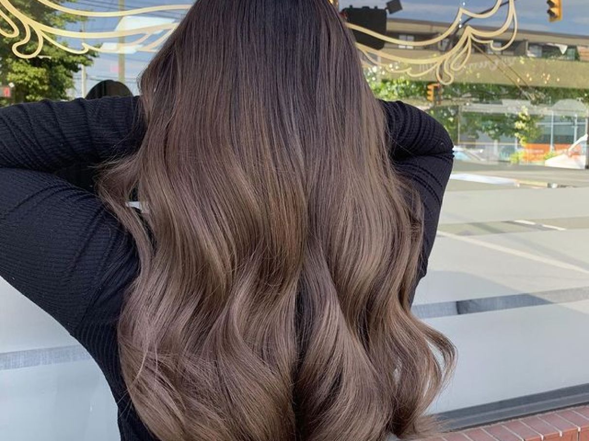 Produtos Indispensáveis para Cabelos Castanhos Coloridos: Evite o Desbotamento