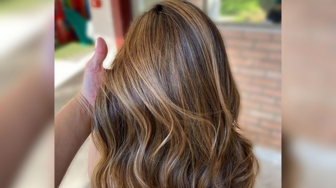 cabelos castanhos com luzes