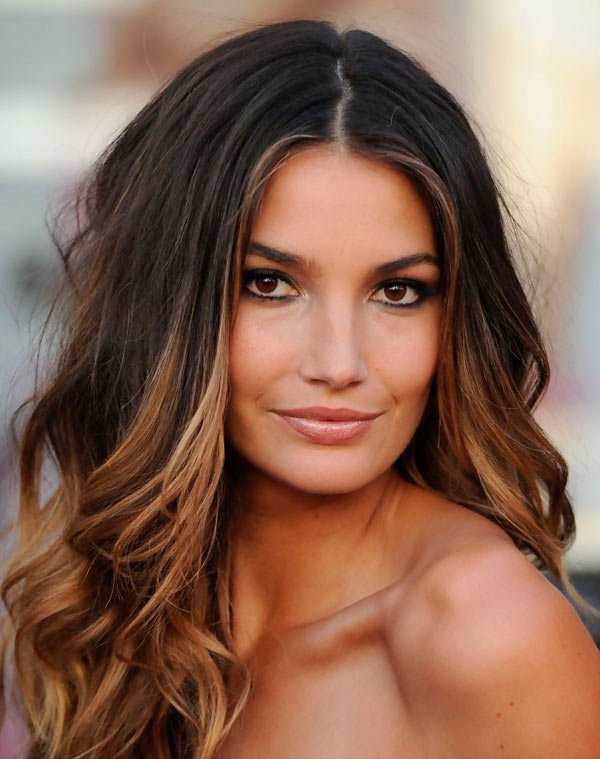 cabelos castanhos com luzes