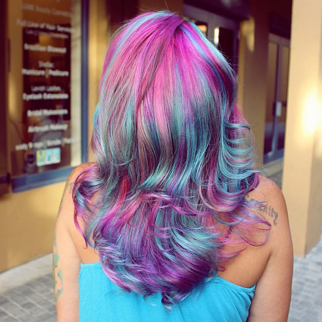 5 ideias de títulos:
1. Desvendando o Estilo Tumblr de Cabelos Coloridos: Cores e Técnicas
2. Do Pastel ao Neon: As Tendências de Cabelo Colorido que Dominam o Tumblr
3. Guia Completo: Como Conseguir e Manter o Cabelo Colorido Estilo Tumblr
4. Inspirações Tumblr: Cabelos Coloridos que Vão Te Deixar Apaixonada
5. Cabelos Coloridos Tumblr: Dicas de Cuidados e Manutenção para Fios Vibrantes