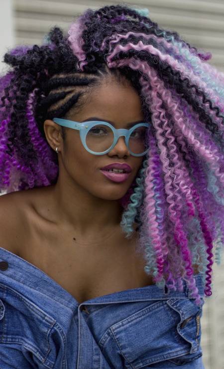 5 ideias de títulos:
1. Desvendando o Estilo Tumblr de Cabelos Coloridos: Cores e Técnicas
2. Do Pastel ao Neon: As Tendências de Cabelo Colorido que Dominam o Tumblr
3. Guia Completo: Como Conseguir e Manter o Cabelo Colorido Estilo Tumblr
4. Inspirações Tumblr: Cabelos Coloridos que Vão Te Deixar Apaixonada
5. Cabelos Coloridos Tumblr: Dicas de Cuidados e Manutenção para Fios Vibrantes