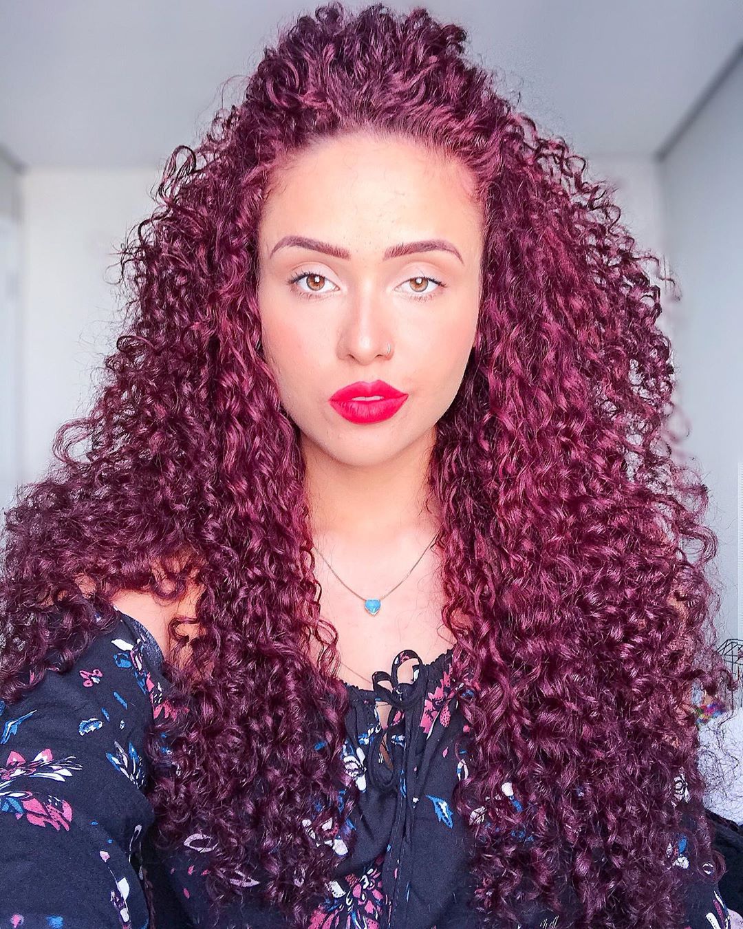 5 ideias de títulos:
1. Desvendando o Estilo Tumblr de Cabelos Coloridos: Cores e Técnicas
2. Do Pastel ao Neon: As Tendências de Cabelo Colorido que Dominam o Tumblr
3. Guia Completo: Como Conseguir e Manter o Cabelo Colorido Estilo Tumblr
4. Inspirações Tumblr: Cabelos Coloridos que Vão Te Deixar Apaixonada
5. Cabelos Coloridos Tumblr: Dicas de Cuidados e Manutenção para Fios Vibrantes