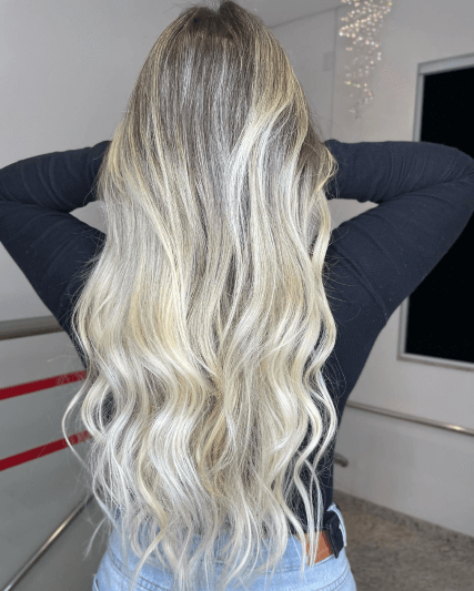 Desvendando os Tons de Loiro que Rejuvenescem e Iluminam o Rosto