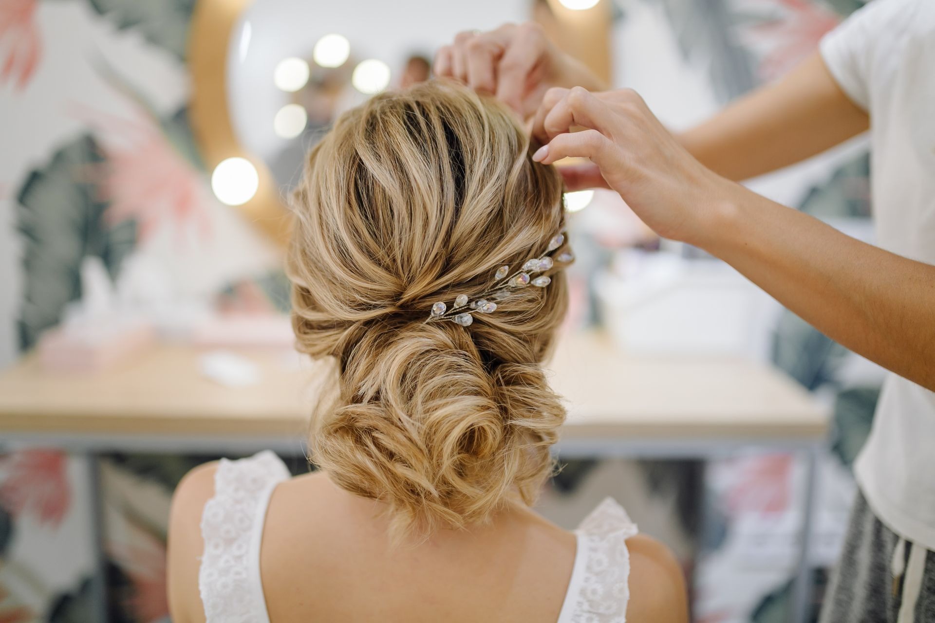 Acessórios de Cabelo para Casamento: Como Escolher e Usar com Estilo
