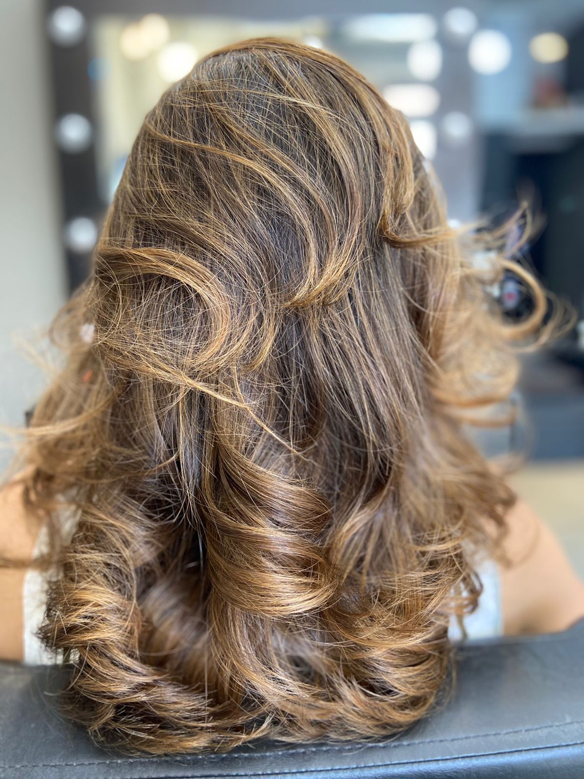 Desvendando a Curvatura Capilar: Como Identificar e Cuidar do Seu Tipo de Fio