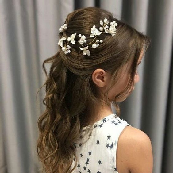 penteado infantil casamento cacheado