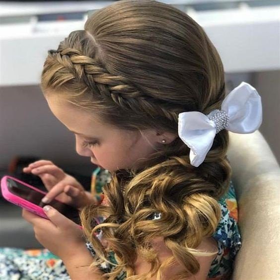 penteado infantil simples cabelo cacheado casamento
