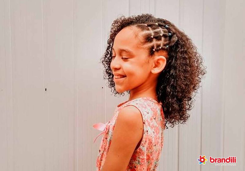 penteado infantil casamento cacheado