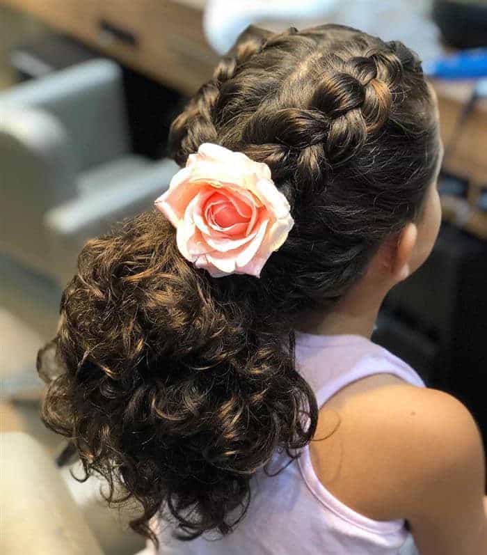 penteado de festa infantil cacheado