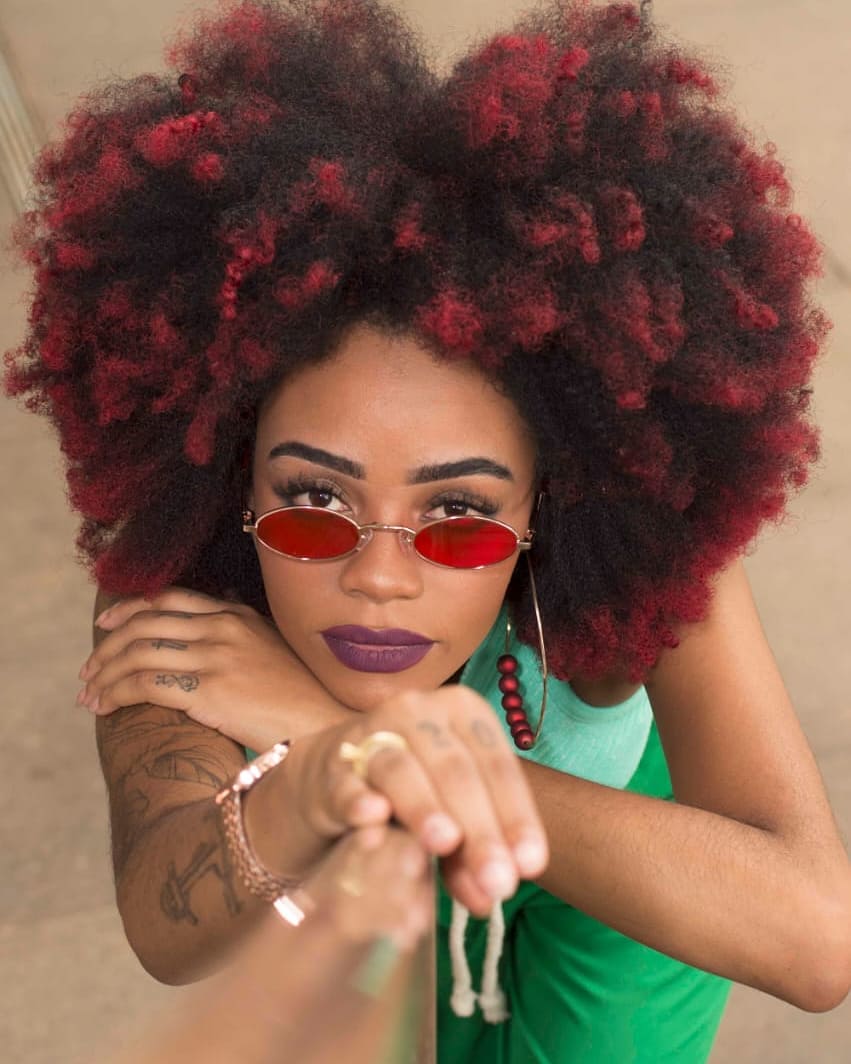 Cronograma Capilar Essencial para Manter a Cor e Saúde dos Cachos Vermelhos