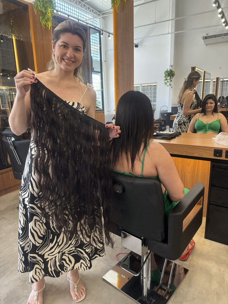 Passo a Passo Detalhado: Aplicação de Mega Hair Entrelace para Iniciantes