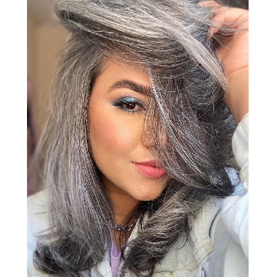 Cabelos Grisalhos Naturais: Como Realçar e Cuidar sem Química Agressiva