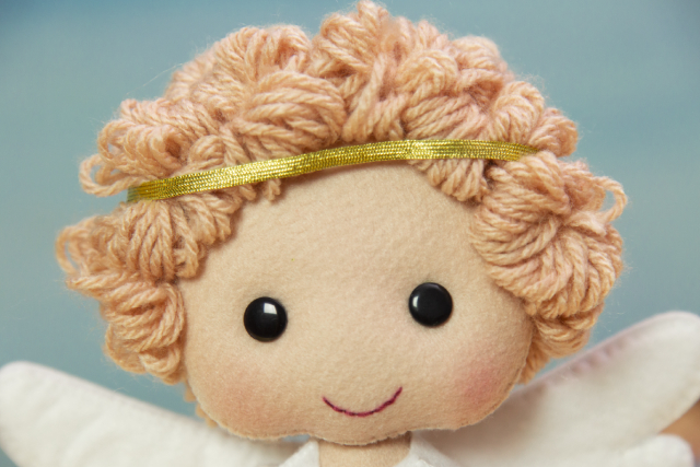 Técnicas Avançadas de Feltragem para Cabelos Realistas em Bonecas