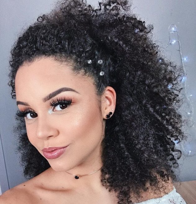 Guia Completo: Os Melhores Acessórios para Prender Cabelo Cacheado sem Danificar