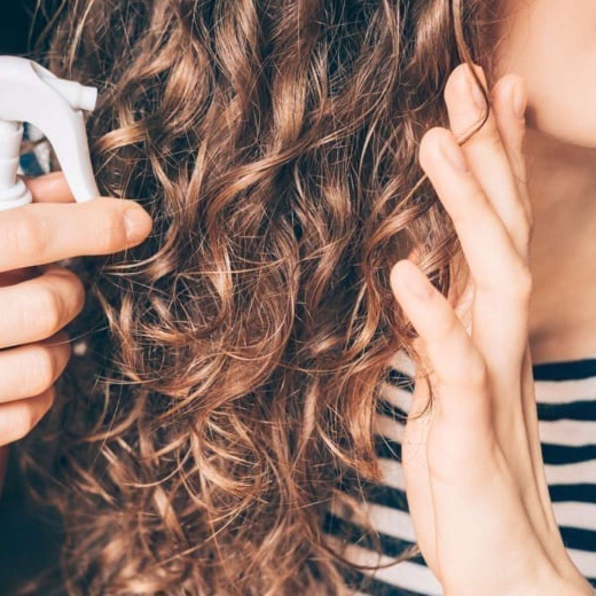 Como Dormir com Cabelo Cacheado Preso e Acordar com Cachos Perfeitos