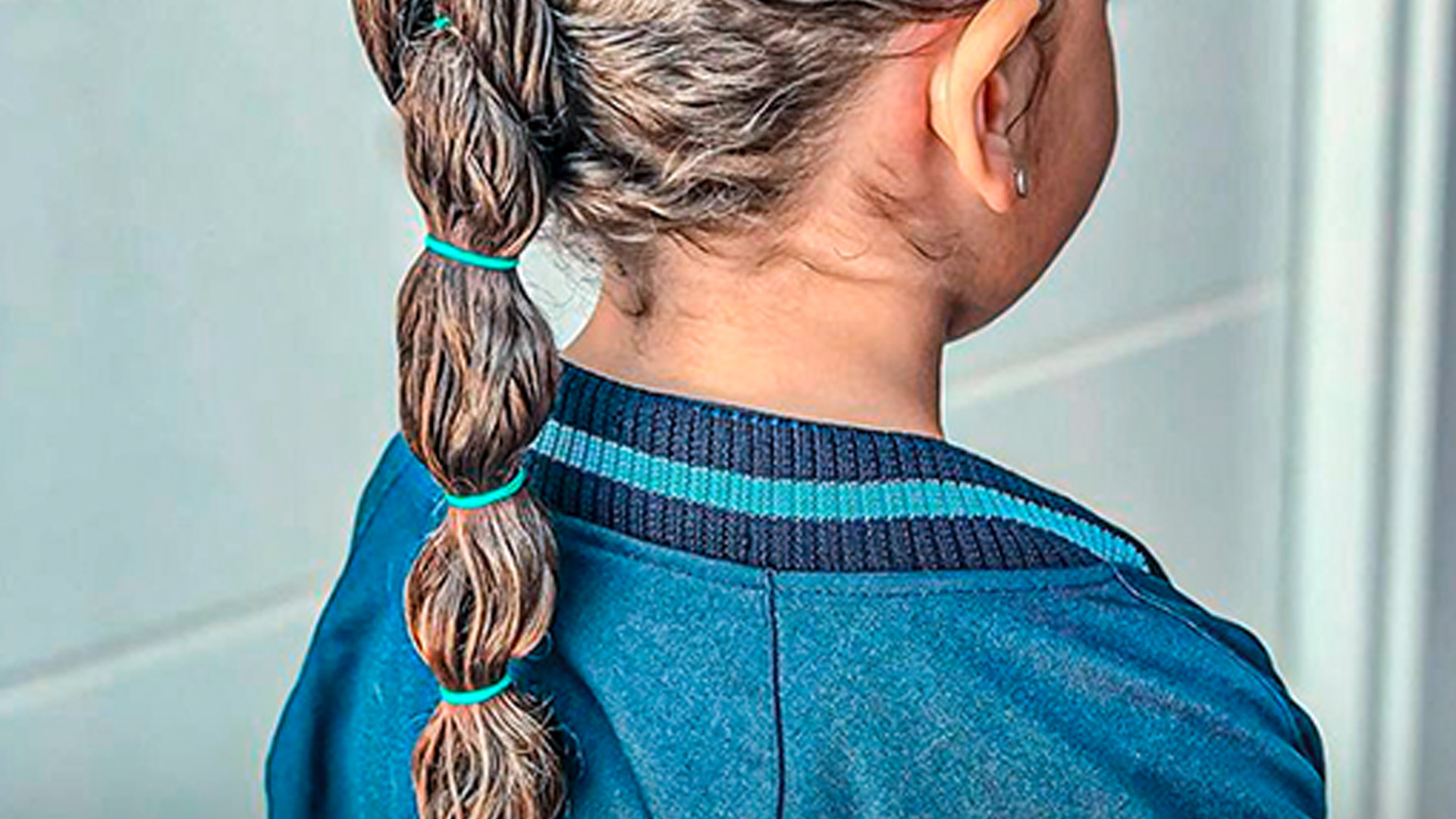 como prender o cabelo cacheado