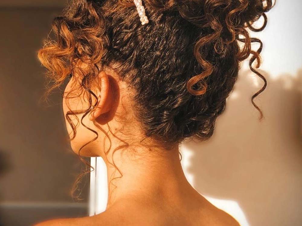 5 Ideias de Coques para Cabelos Cacheados: Do Casual ao Elegante
Como Fazer um Coque Perfeito em Cabelo Cacheado: Passo a Passo Detalhado
Os Melhores Estilos de Coque para Cabelos Cacheados Curtos e Longos
Dicas de Especialistas para um Coque Cacheado Duradouro e Volumoso
Tendências de Coques para Cabelos Cacheados: Inspire-se e Renove seu Visual