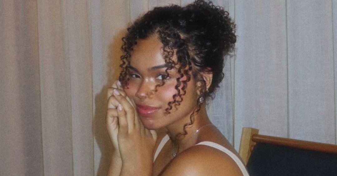 5 Ideias de Coques para Cabelos Cacheados: Do Casual ao Elegante
Como Fazer um Coque Perfeito em Cabelo Cacheado: Passo a Passo Detalhado
Os Melhores Estilos de Coque para Cabelos Cacheados Curtos e Longos
Dicas de Especialistas para um Coque Cacheado Duradouro e Volumoso
Tendências de Coques para Cabelos Cacheados: Inspire-se e Renove seu Visual