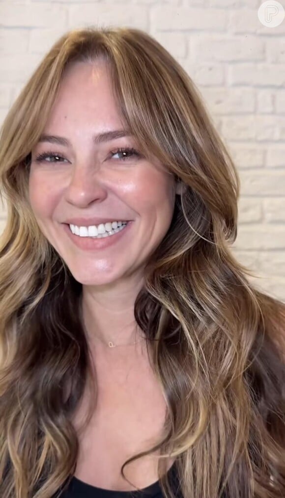 cor do cabelo da paolla oliveira