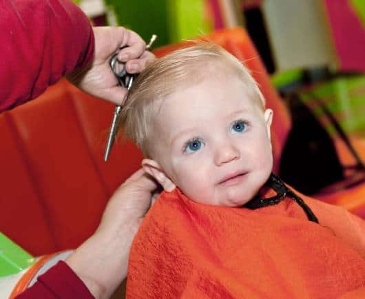 como cortar franjinha bebe 1 ano sozinha