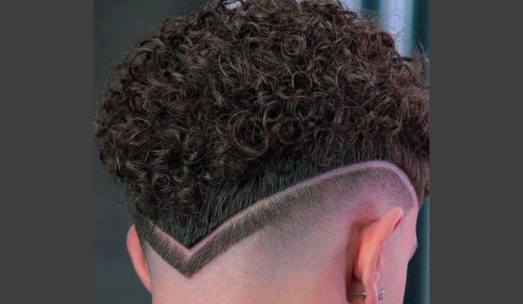 Cuidados Essenciais para Cabelos Cacheados Masculinos: Produtos e Finalização