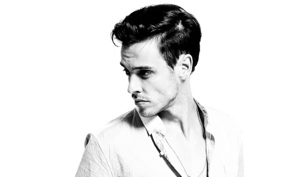 5 ideias de títulos:
1. Cortes Modernos para Cabelo 1A: Volume e Estilo para Ele e Ela
2. Desmistificando o Cabelo 1A: Cortes e Cuidados Essenciais
3. Do Liso Extremo ao Volume: Guia Completo de Cortes para Cabelo 1A
4. Cabelo 1A: Os Cortes que Transformam Fios Finos em Looks Incríveis
5. Dicas de Ouro: Como Dar Volume e Movimento ao Cabelo Tipo 1A