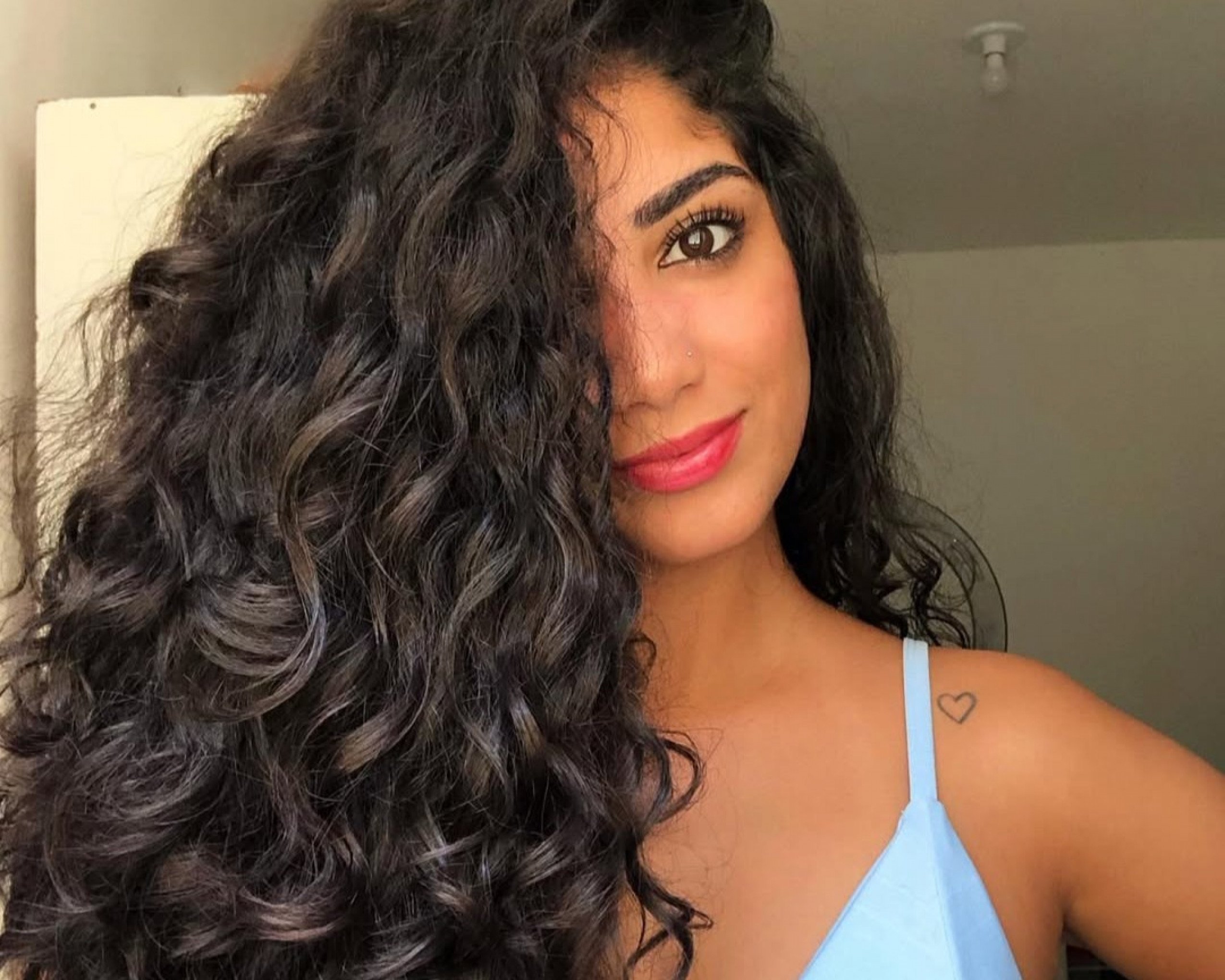 Guia Completo de Finalização para Cabelo 2C: Produtos e Técnicas