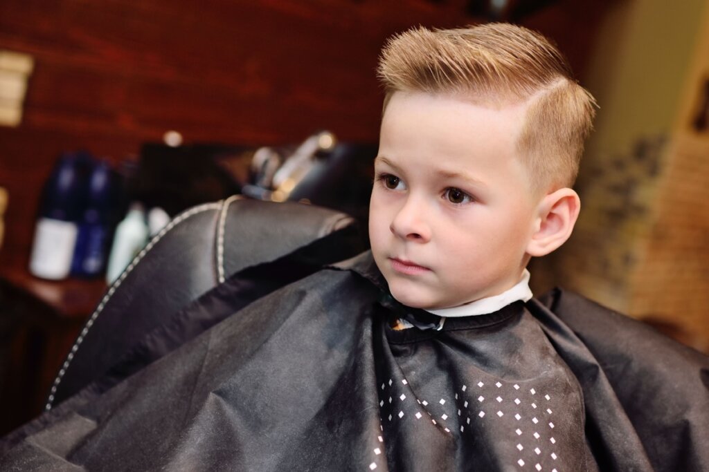 low fade vs topete arrepiado para menino 7 anos