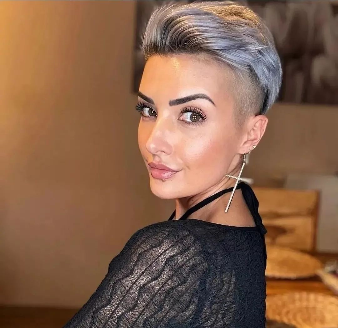 corte de cabelo à escovinha