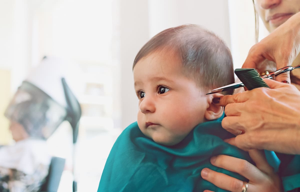 5 ideias de títulos:
1. O Momento Certo para o Primeiro Corte de Cabelo do Seu Bebê de 9 Meses
2. Estilos de Corte de Cabelo para Meninos e Meninas de 9 Meses: Inspirações
3. Como Tornar o Primeiro Corte de Cabelo do Bebê uma Experiência Tranquila
4. Cortes de Cabelo para Bebês com Cabelos Cacheados: Dicas Essenciais
5. Segurança em Primeiro Lugar: Cortando o Cabelo do Bebê em Casa