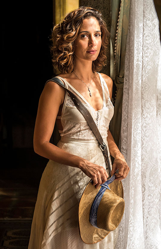 Top 5 Produtos Essenciais para Cabelos Cacheados Definidos e Volumosos