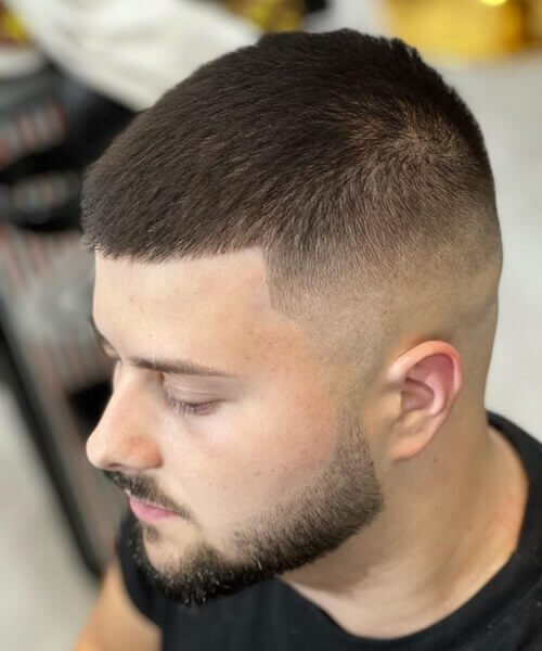 Buzz Cut com Degradê: Praticidade e Estilo em um Só Corte