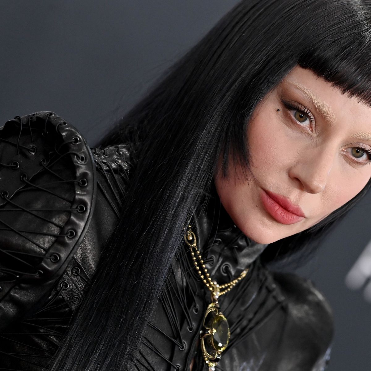 Degradê com Inicial J: Mid Fade vs. Low Fade