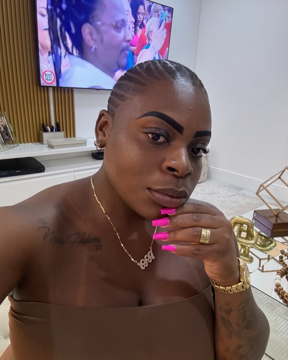 corte de cabelo com j na cabeça