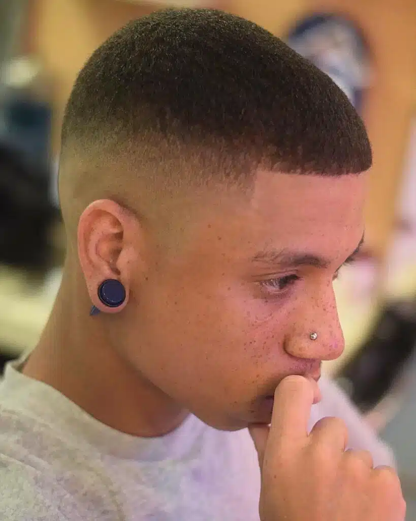 Barba e cabelo crespo: combinações perfeitas para rosto redondo