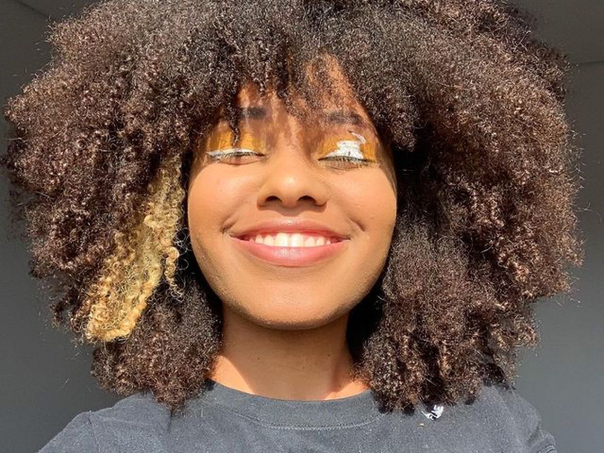 Corte Borboleta em Cabelos Ondulados: Tudo o que Você Precisa Saber