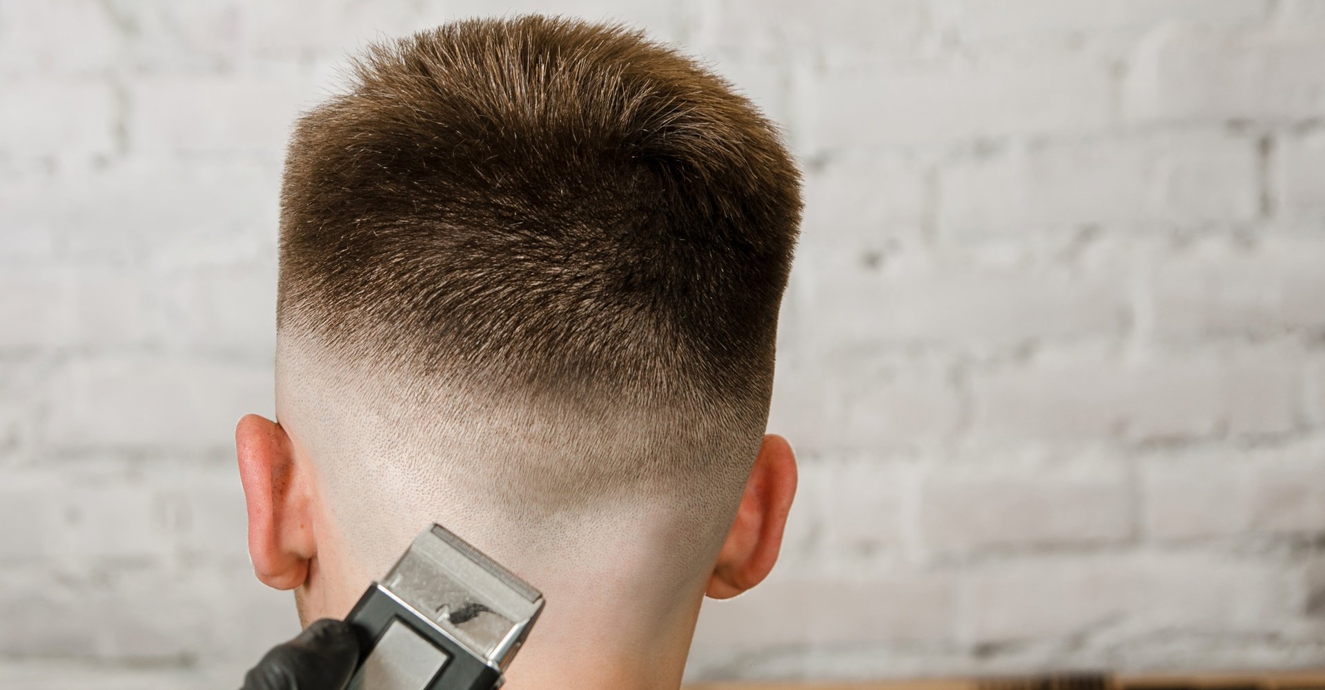 high fade em v masculino