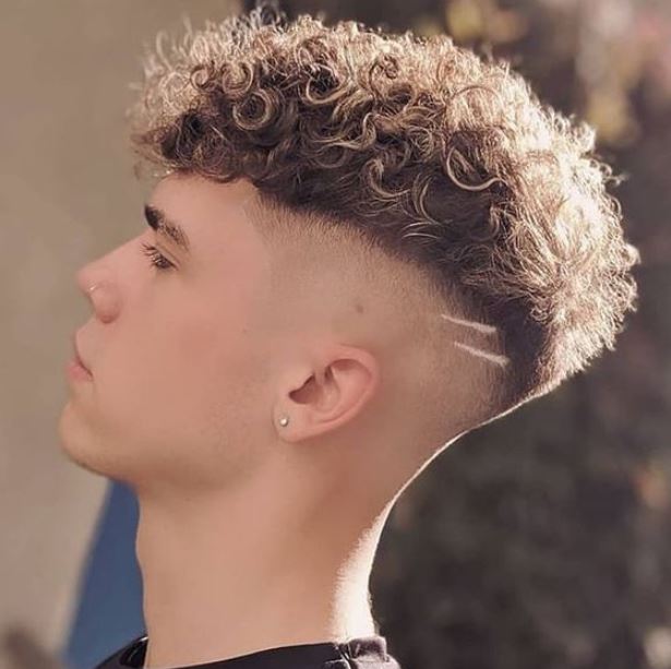 corte em v masculino com risco