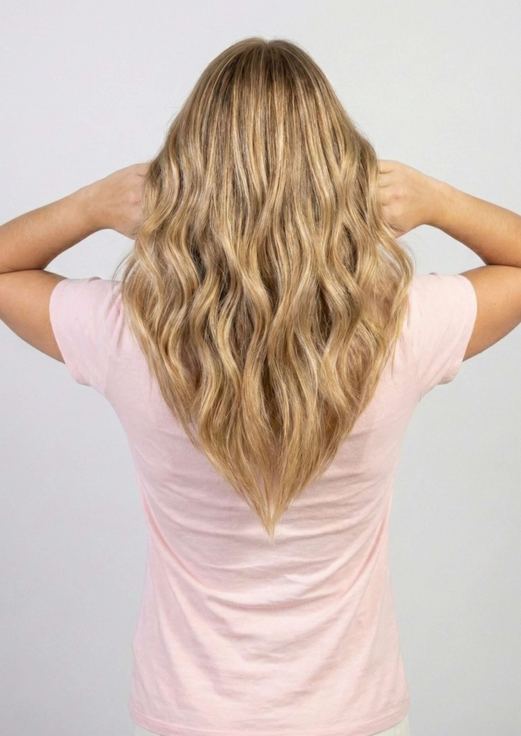 Cortes de cabelo que rejuvenescem: O poder das camadas longas