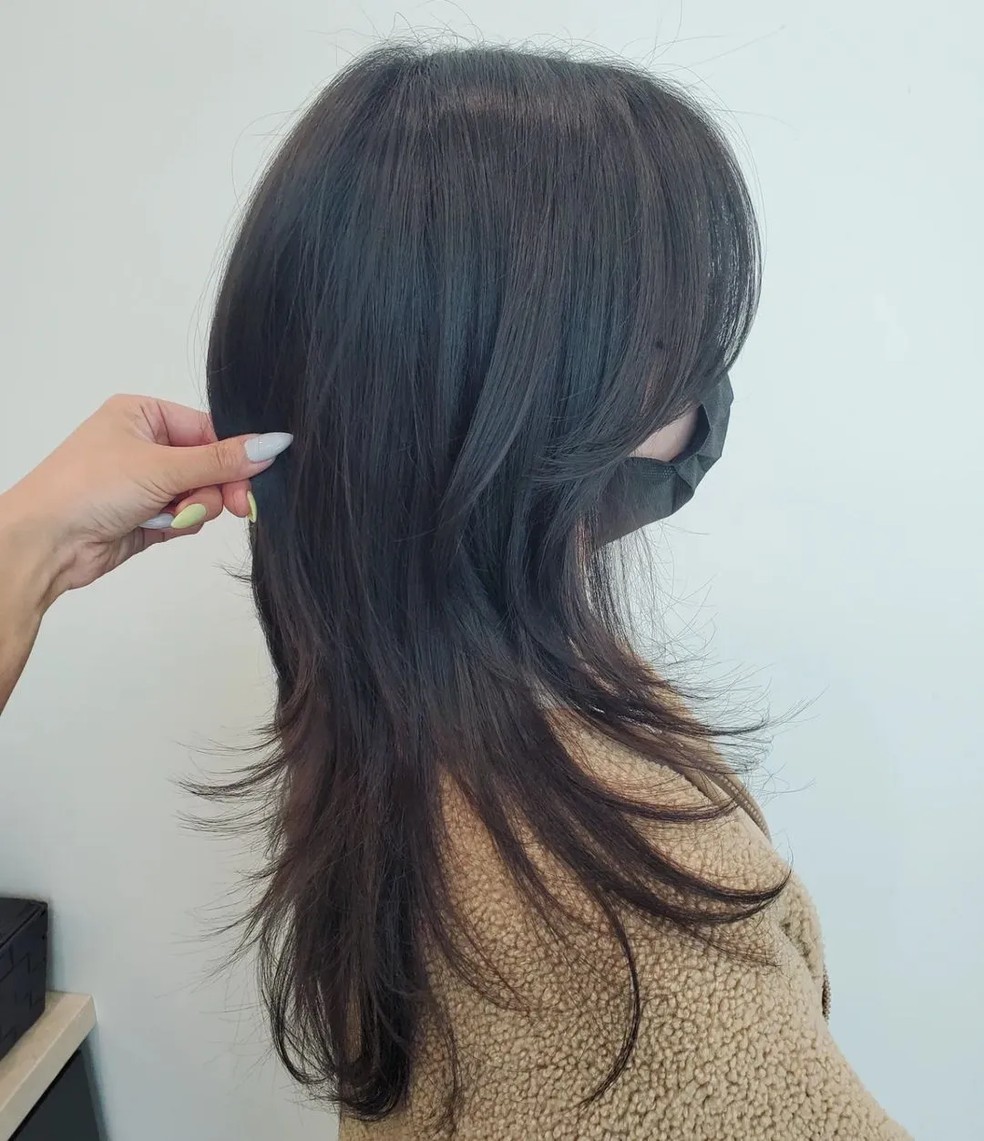 Hush Cut vs. Wolf Cut: Entenda as diferenças e qual escolher