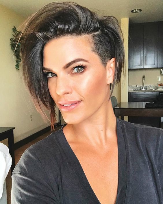 Como Identificar e Corrigir um Corte de Cabelo Mal Executado; O Visagismo e a Escolha do Corte Ideal para Seu Rosto; Guia Completo para Manter Seu Corte de Cabelo Impecável e Sem Frizz; Cortes de Cabelo que Devem Ser Evitados: Estilos Datados e Polêmicos; Soluções Rápidas para um Corte de Cabelo que Deu Errado