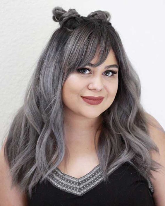 Cabelos Longos e em Camadas: O Segredo para Suavizar o Rosto