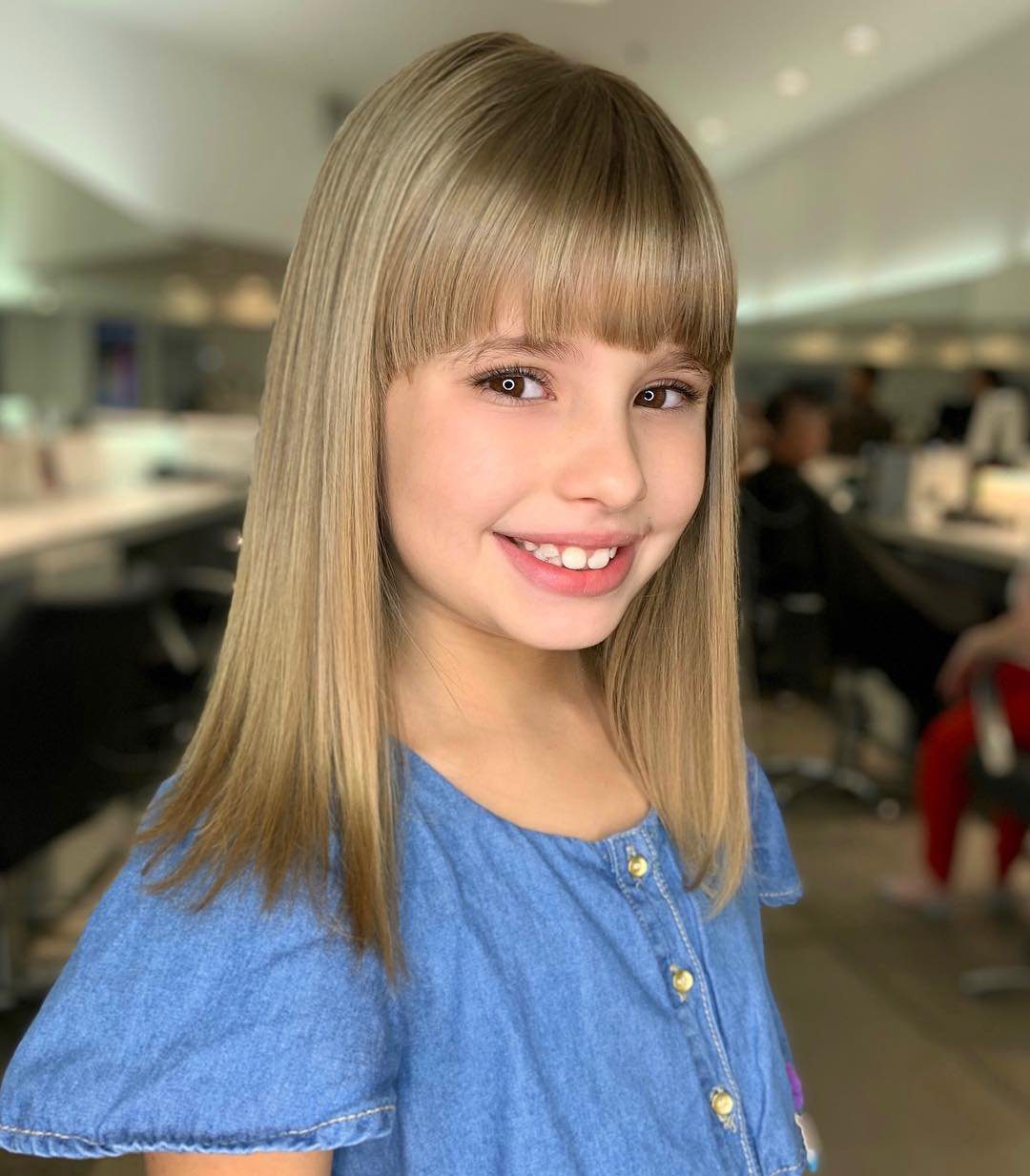 Long Bob e Kitty Cut: As Tendências de Cortes Médios para Crianças em 2025