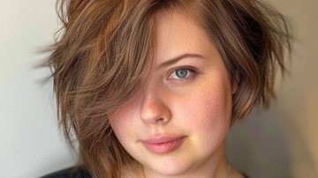 corte de cabelo feminino médio para rosto redondo