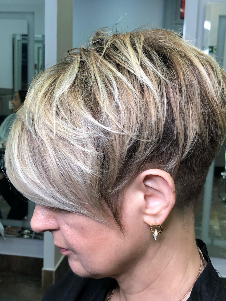 Guia Completo: Como Escolher a Máquina de Cortar Cabelo Feminino Ideal